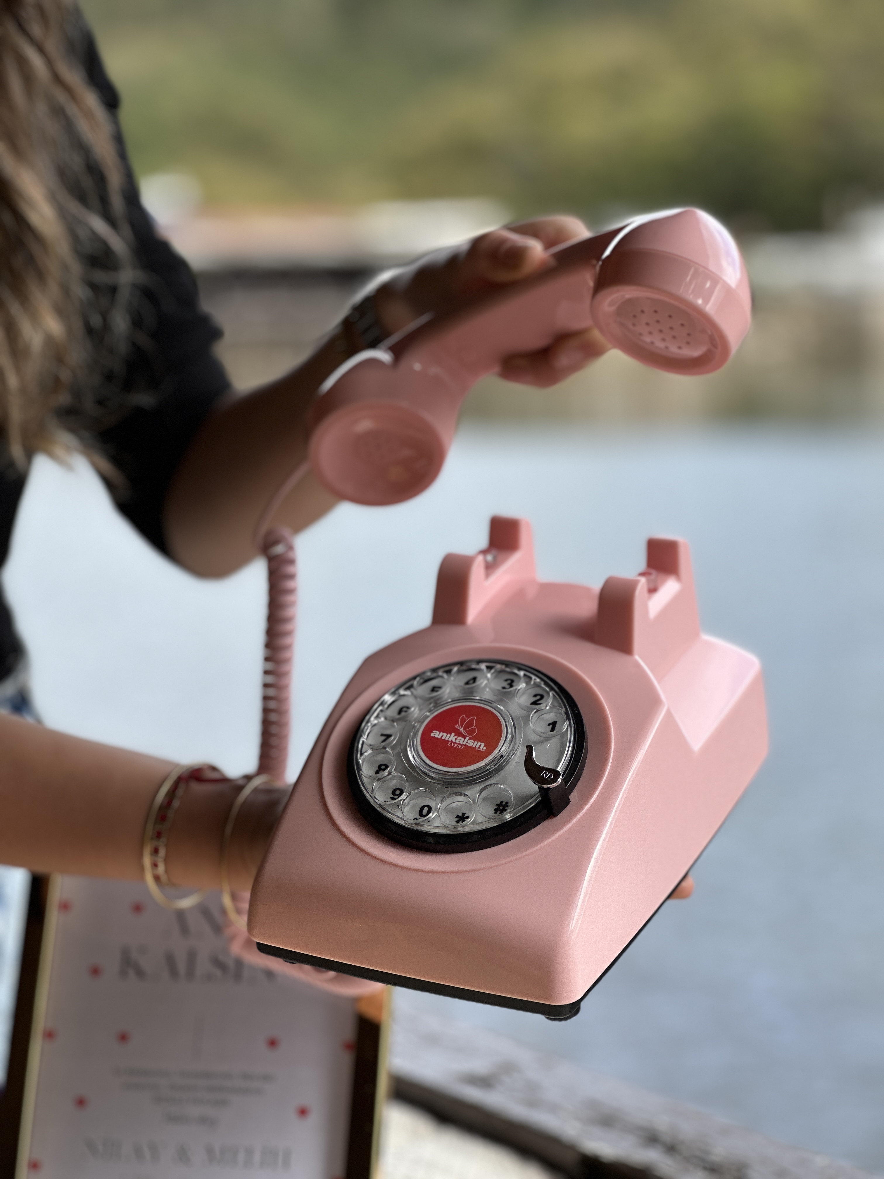 Pembe telefon ahize kaldırılıyor